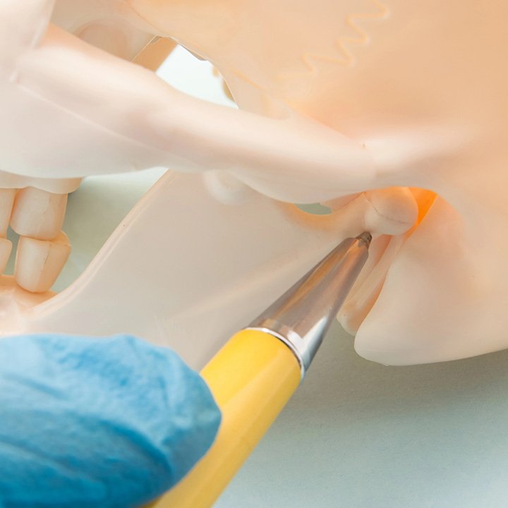 Dentist explaining TMJ/TMD treatment to a patient in Stafford, VA